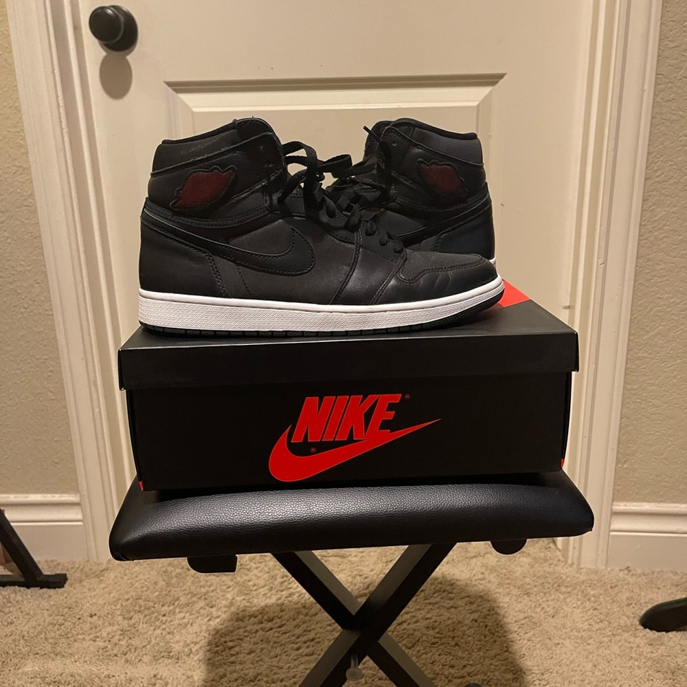 Pair of NIKE JORDAN HIGH RETRO 1’s ‼️🛎️😱